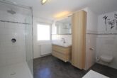 Elternbad - *RESERVIERT* Charmantes Einfamilienhaus mit ELW, großzügigem Nebengebäude und herrlichem Garten