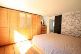 Schlafzimmer - Charmantes Einfamilienhaus mit ELW, großzügigem Nebengebäude und herrlichem Garten
