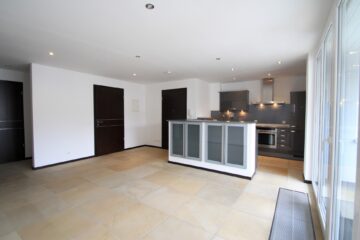 Zentrale 3-Zimmerwohnung in gehobener Ausstattung, 86381 Krumbach, Dachgeschosswohnung