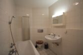 Bad - Renovierte 1-Zimmerwohnung mit Stellplatz