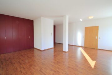Vielseitig nutzbare Gewerbeeinheit im Erdgeschoss, 86381 Krumbach, Bürohaus