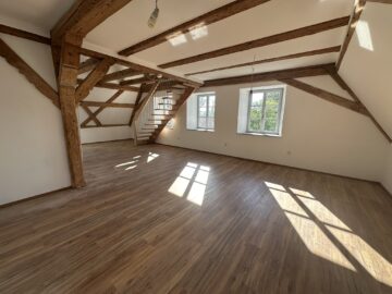 Einzigartige Dachgeschosswohnung mit Charme und Komfort, 86381 Krumbach, Maisonettewohnung