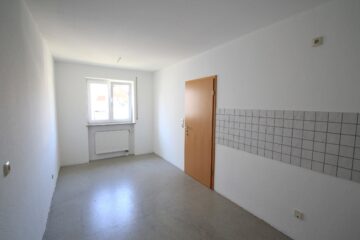 Direkt im Zentrum – 2-Zimmerwohnung mit TG-Stellplatz, 86381 Krumbach, Etagenwohnung