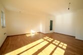 Wohnzimmer mit Küche - Schöner Wohnen – 3-Zimmerwohnung mit XXL-Balkon