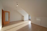 Wohnzimmer - Sonnige 2-ZKB Dachgeschosswohnung